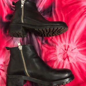 Black Chelsea Boots ✨